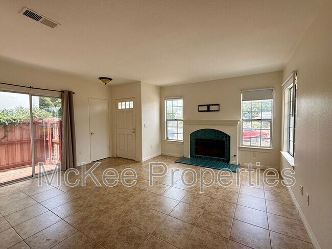 4734 E Mountain View Dr Unit 1