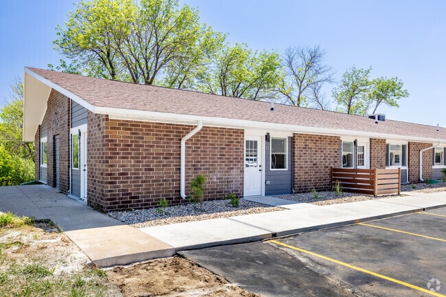 Photo - Woodland Hills Townhomes – Comfortable & C...