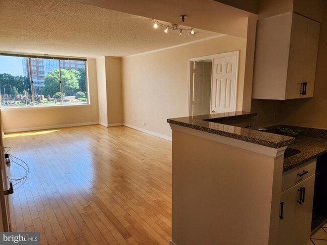 Building Photo - 5809 Nicholson Ln Unit 304