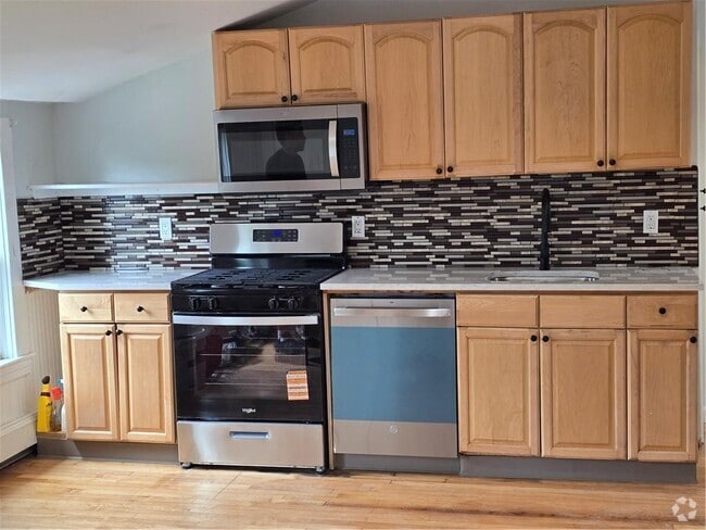 Building Photo - 93 Bayview Ave Rental