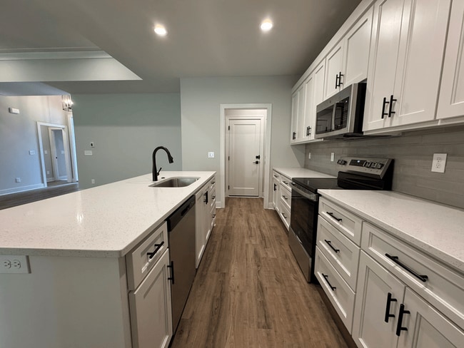 Photo - 1613 SW Hedgewood Ln