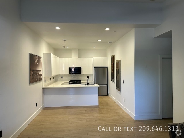 Building Photo - 1853 Coley Ave Rental