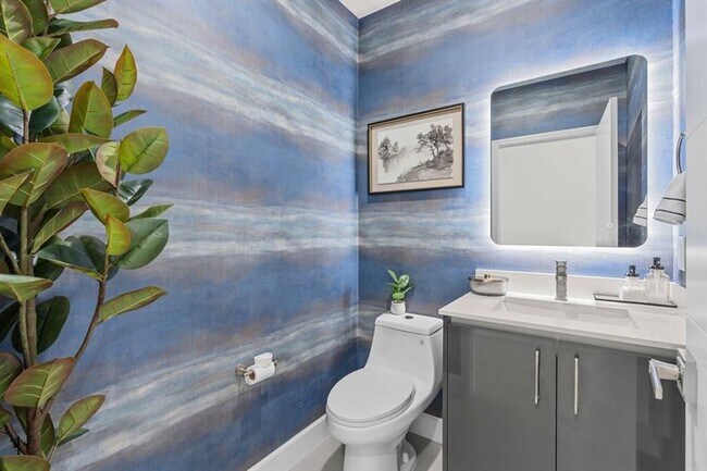 Photo - 636 NE 8th Ave