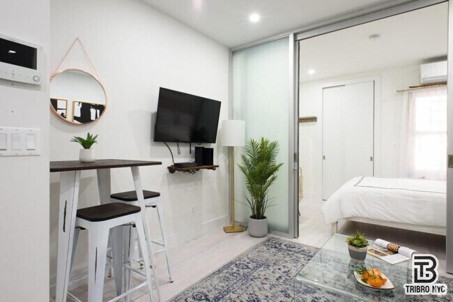 Building Photo - 1 bedroom in New York NY 10075 Rental