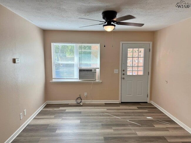 Photo - 102 Ave G