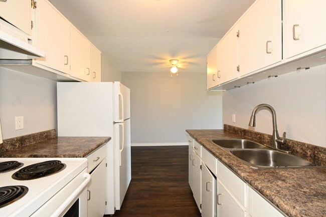Building Photo - 4280 Quentin Ave Unit 202