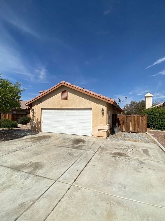 Photo - 4 BEDROOM ADELANTO HOME