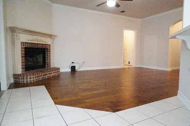 Photo - 2404 Stockwell Rd