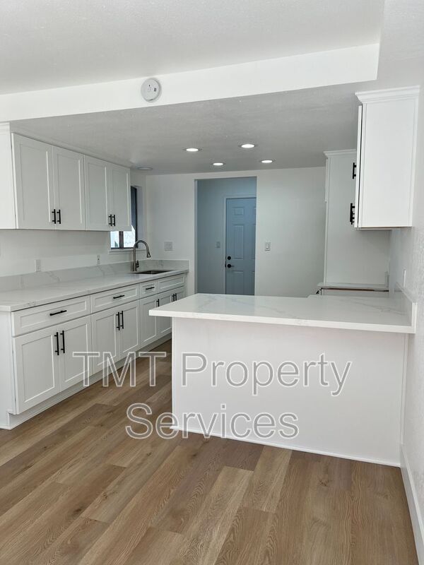Photo - 610 E Newlove Dr
