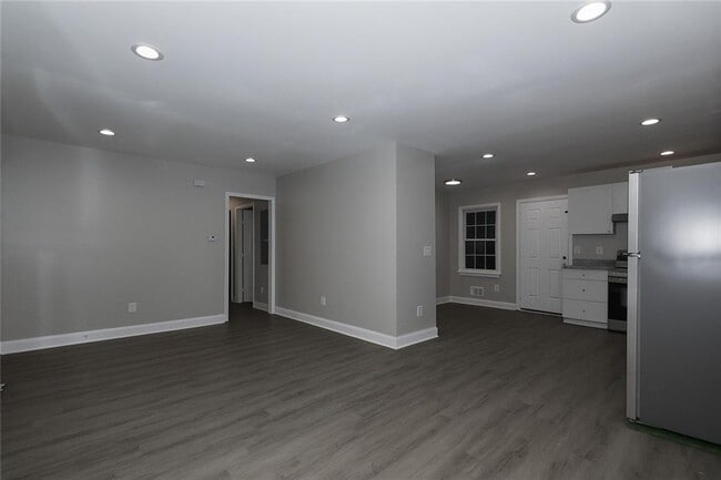 Photo - 157 Polar Rock Dr SW