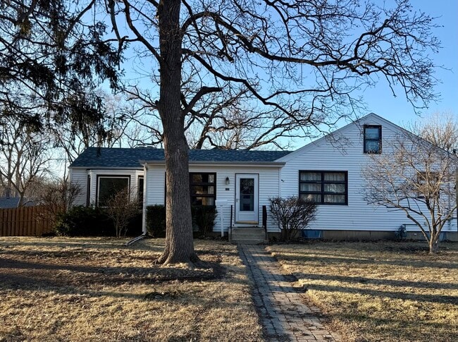 Building Photo - 100 Ash St