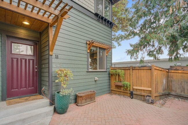 Photo - 308 20th Ave S