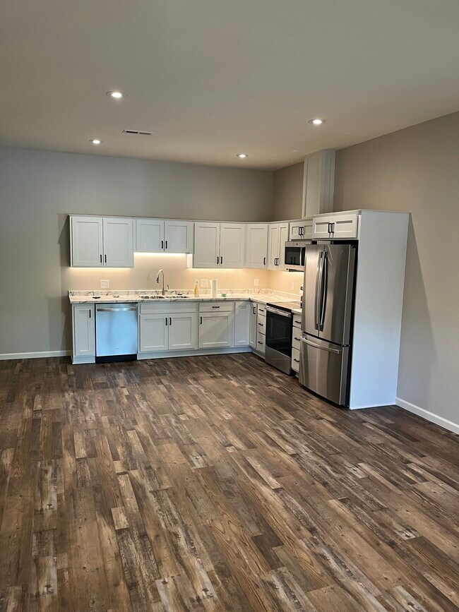 Cocina y electrodomésticos completamente nuevos - 2429 Highway 17 Unidad s C