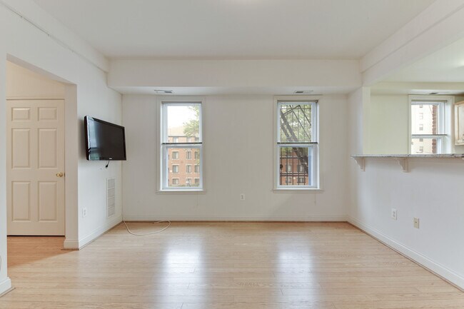 Photo - 1340 Fairmont St NW House