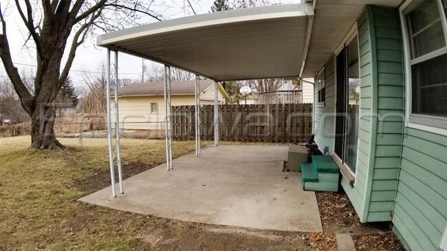 Photo - 2923 Russell Dr NE