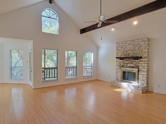 Photo - 312 Sailmaster St