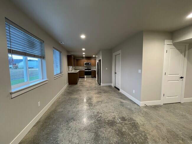 Photo - 412 W 1st St Unit A