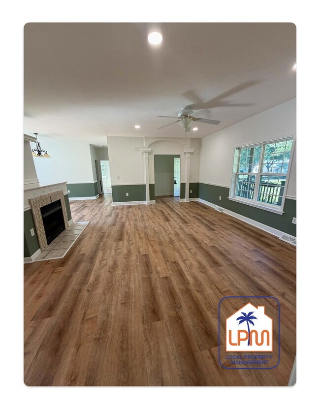 Spacious 3-Bed Retreat with Granite Kitchen & Cozy Fireplace