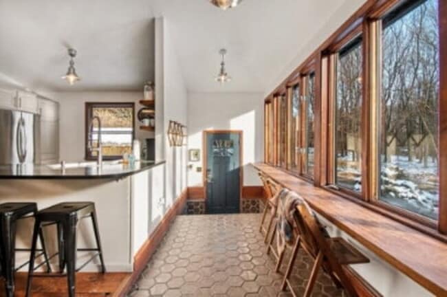 Building Photo - 704 24th Ave