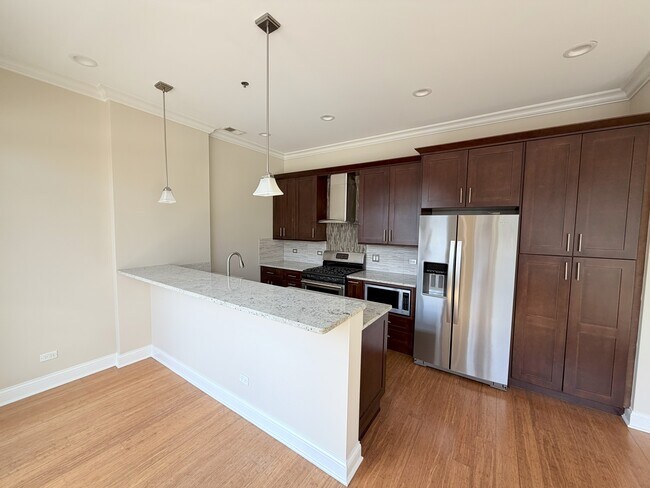 Photo - 1002 W Van Buren St Unit J-05