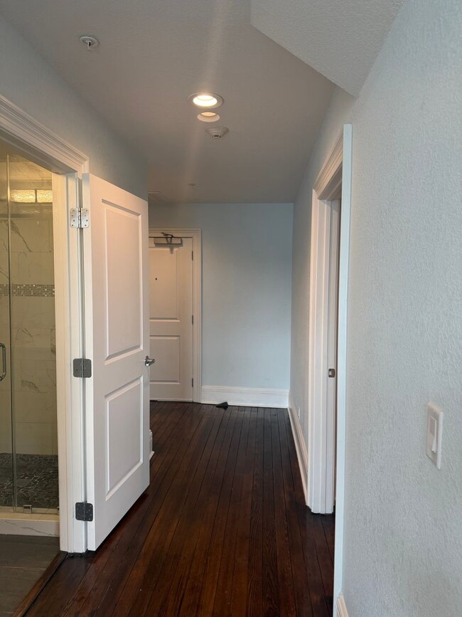 Photo - 127 W Main St Unidad 203