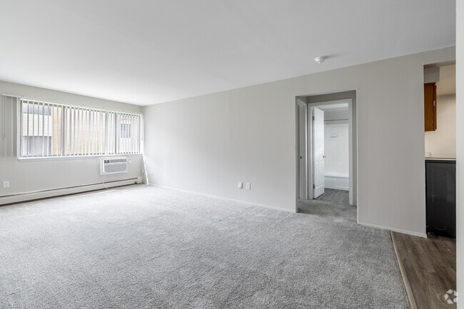1BR, 1BA - 744SF - Upgrade with in unit laundry