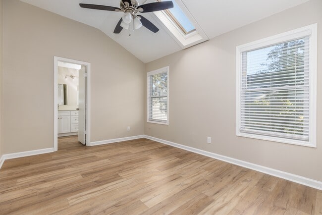 Photo - 208 Mountain Creek Dr