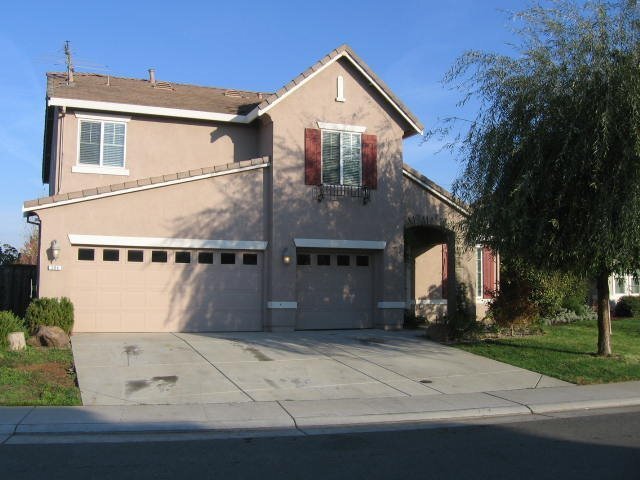 Photo - Lincoln 4 bedroom on quiet court.