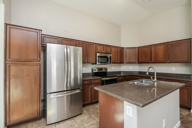 Photo - 501 S 112th Dr