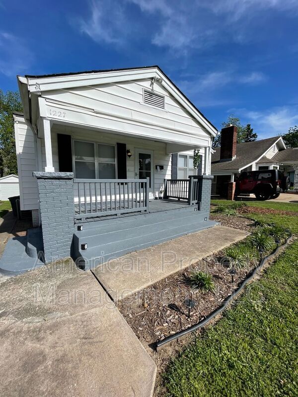 Photo - 1227 S College Ave