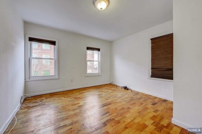 Photo - 125 Pacific St Unit 2nd Floor