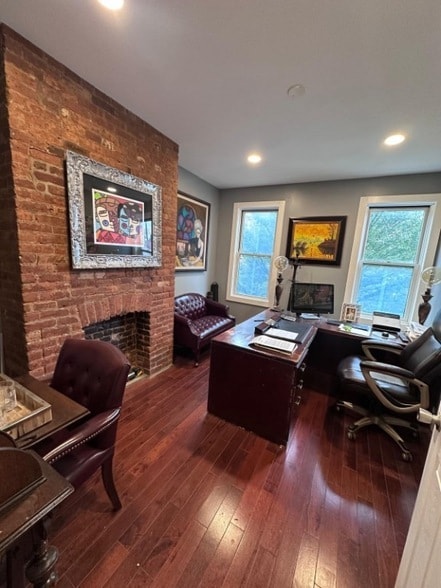 Building Photo - 387 Van Brunt St Unit 2 Rental