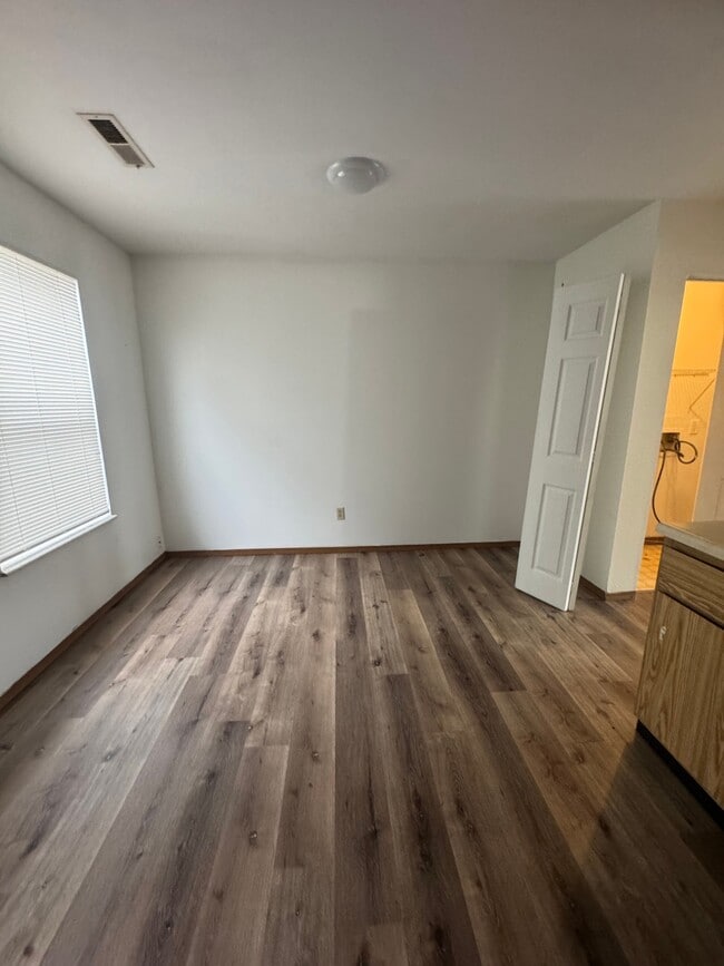 1210 W Main St