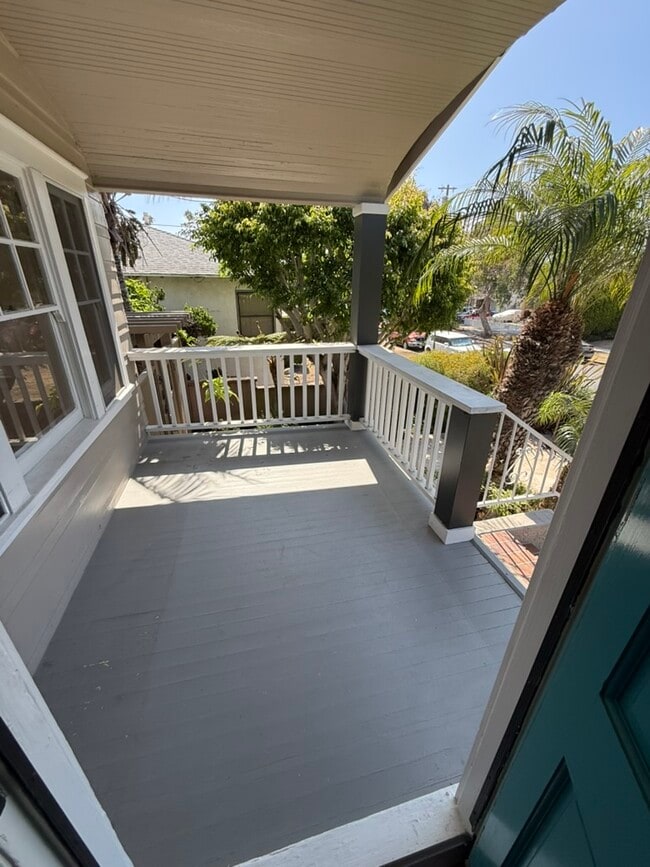 Photo - 566 W 38th St Unidad 564