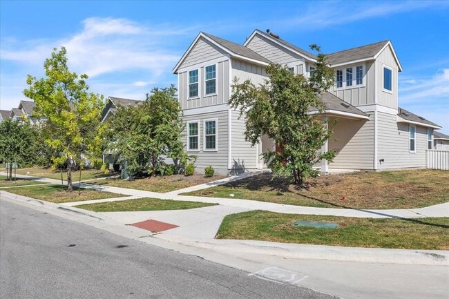 Photo - 100 Fabion St