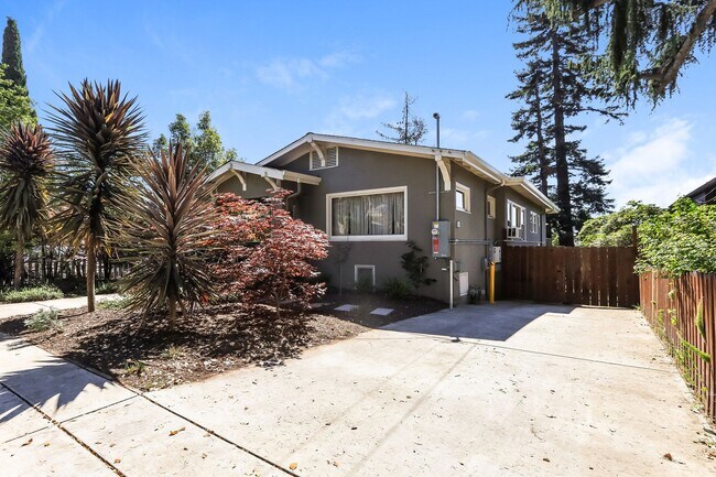 Photo - Furnished 1920 Craftsman Bungalow Available In The Dimond District!