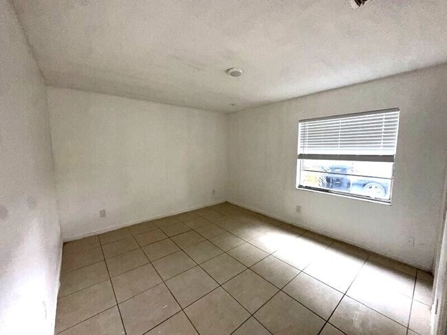 Photo - 5523 Lehigh Ave Unit 5523