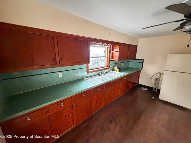 Photo - 149 Tompkins St