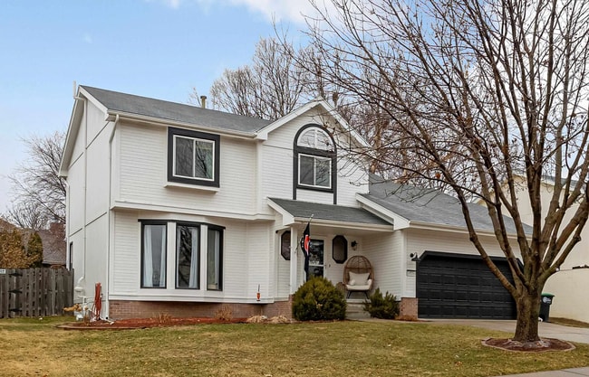 Building Photo - Gorgeous Millard Home!!