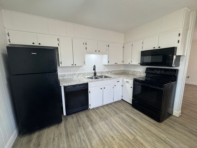 Photo - 611 Sunset Ln Unit B