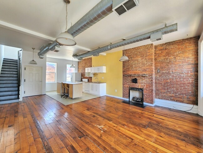 Building Photo - 5166 Butler St Unit 1
