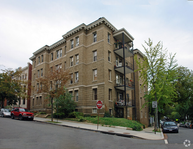 The Barlow at Kalorama Park - The Barlow at Kalorama Park Apartments