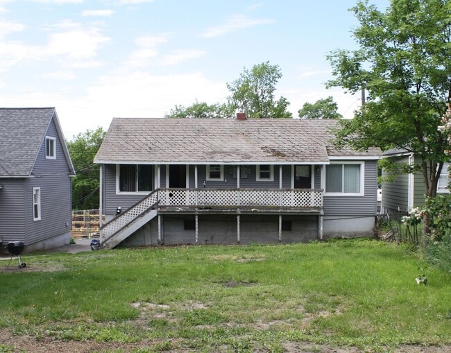 445-447 NE Campus Street - 445-447 NE Campus Street Apartment Unit 447