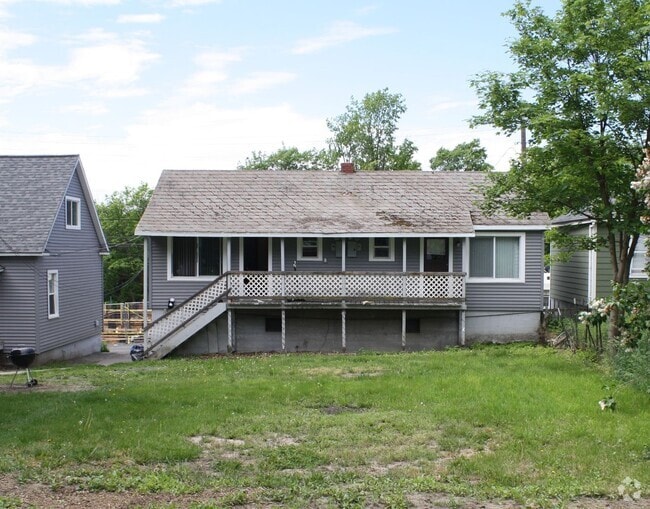 Building Photo - 445-447 NE Campus Street Unit 447 Rental