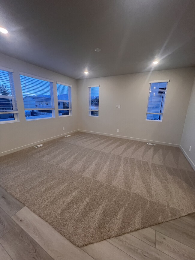 Sala de estar - 384 W 630 N