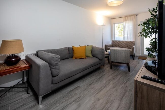 Photo - 2800 SW 4th St