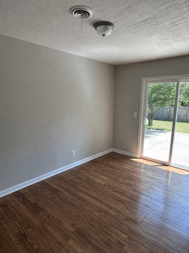 Photo - 2055 Fernwood Cir
