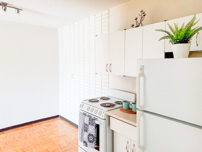 Building Photo - 1025 Munroe Avenue