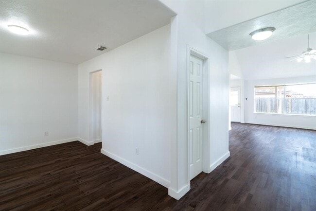 Photo - 2707 Troy Dr