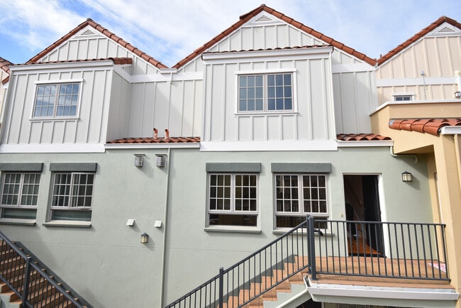 Building Photo - 1705 Palm Ave Unit 17